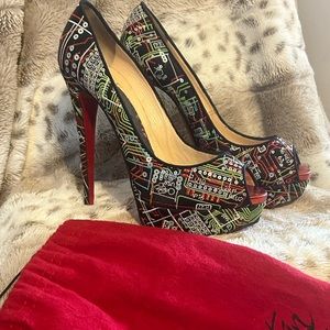 Christian Louboutin!! Lady geek peep toes..